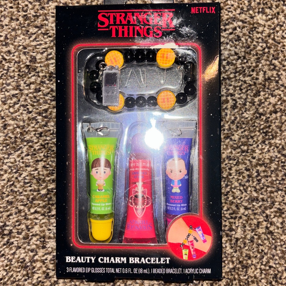 🧇 STRANGER THINGS BEAUTY CHARM BRACELET 🧇